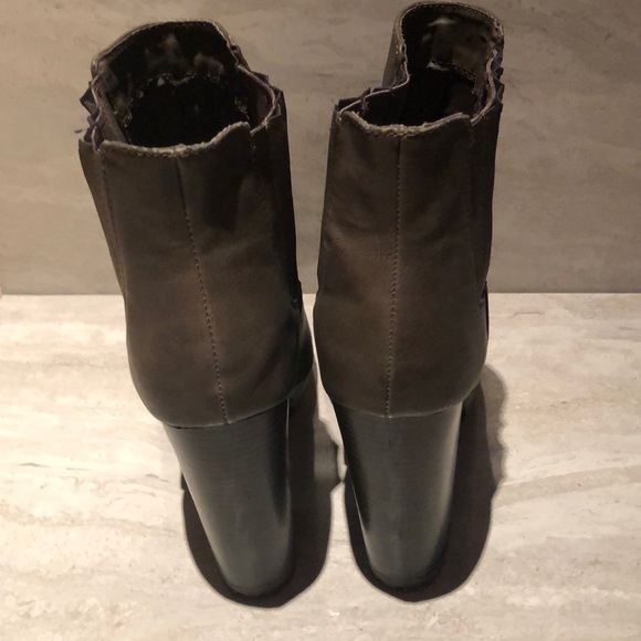 Candies chunky platform ankle lug style booties - Picture 2 of 6